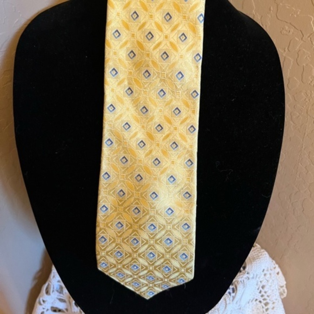 Cremieux Silk Seven-Fold Neck Tie - Made in Italy - Yellow